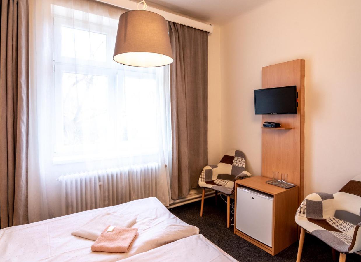 Hotel U Berounky Srbsko Kültér fotó